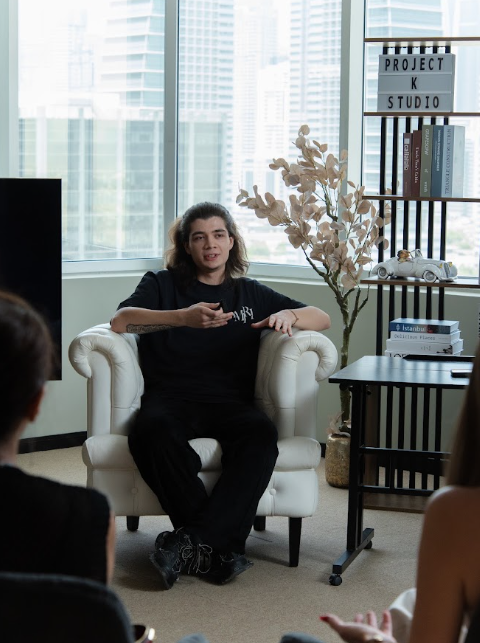 Expert at an AURA CLUB event